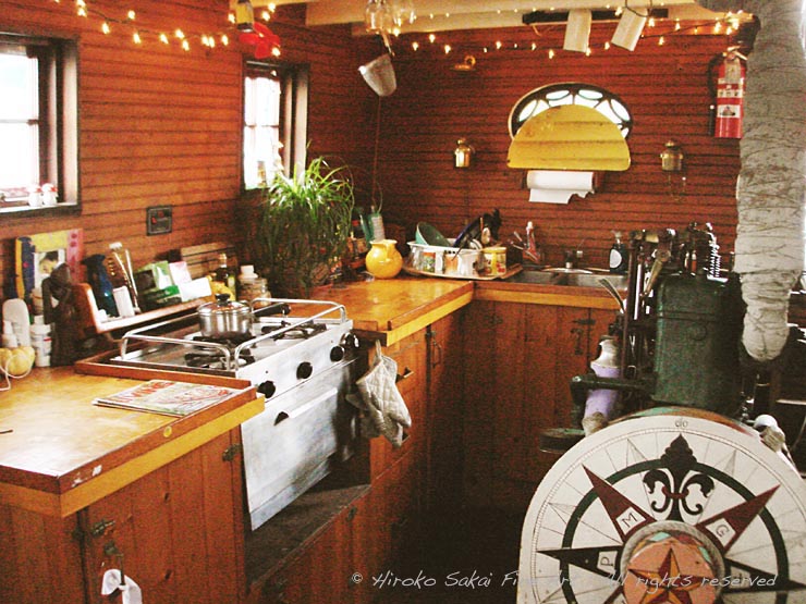 boat house community, boat house, artistic life, unique life, life style, cool boat house, sausalito, california, life on water, inside of boat house, kitchen