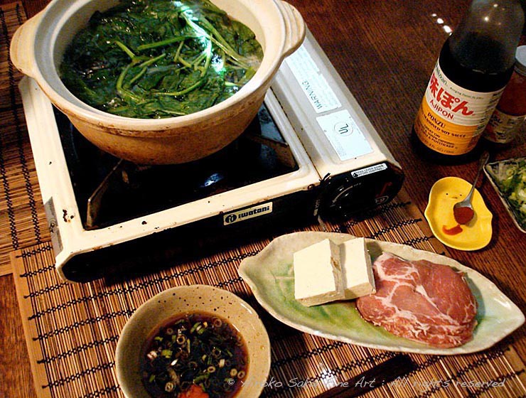 food, japanese food, nabe, pork and spinach、tofu, ponzu 